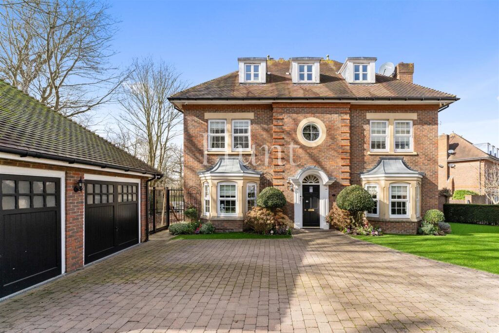 Regents Drive, Woodford Green, IG8
