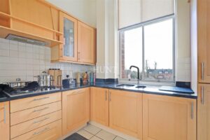 Brandesbury Square, Woodford Green, IG8