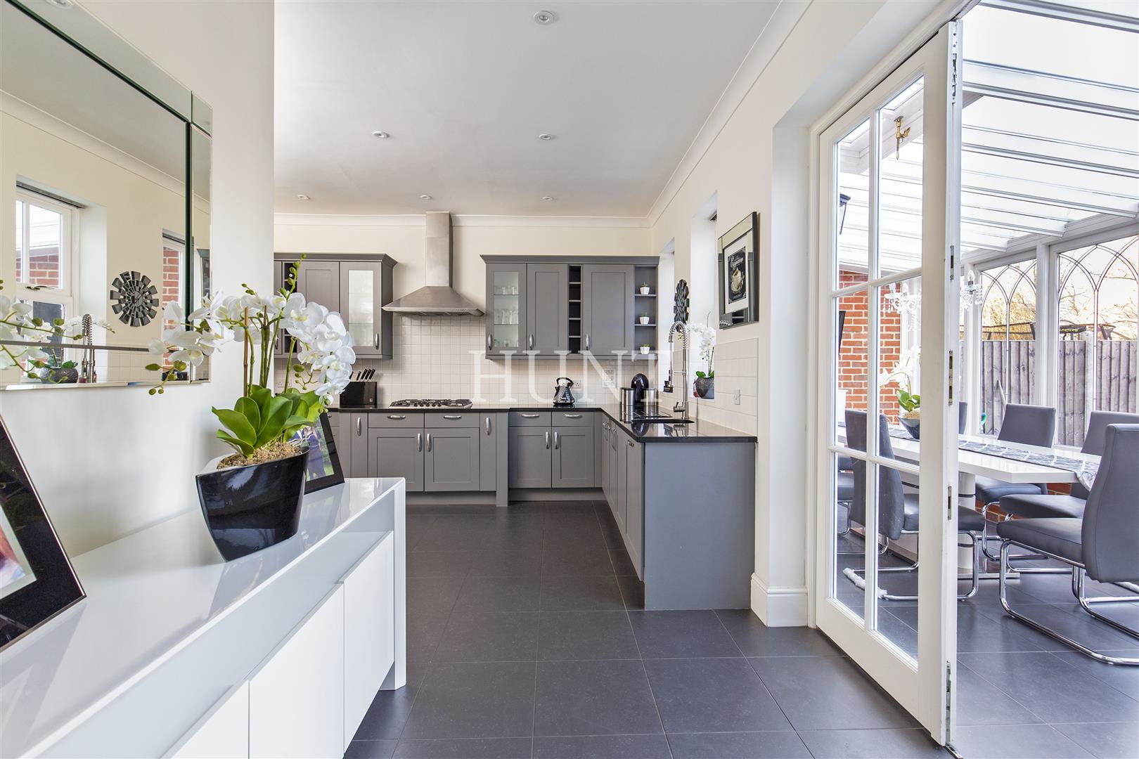 Brandesbury Square, Woodford Green, IG8
