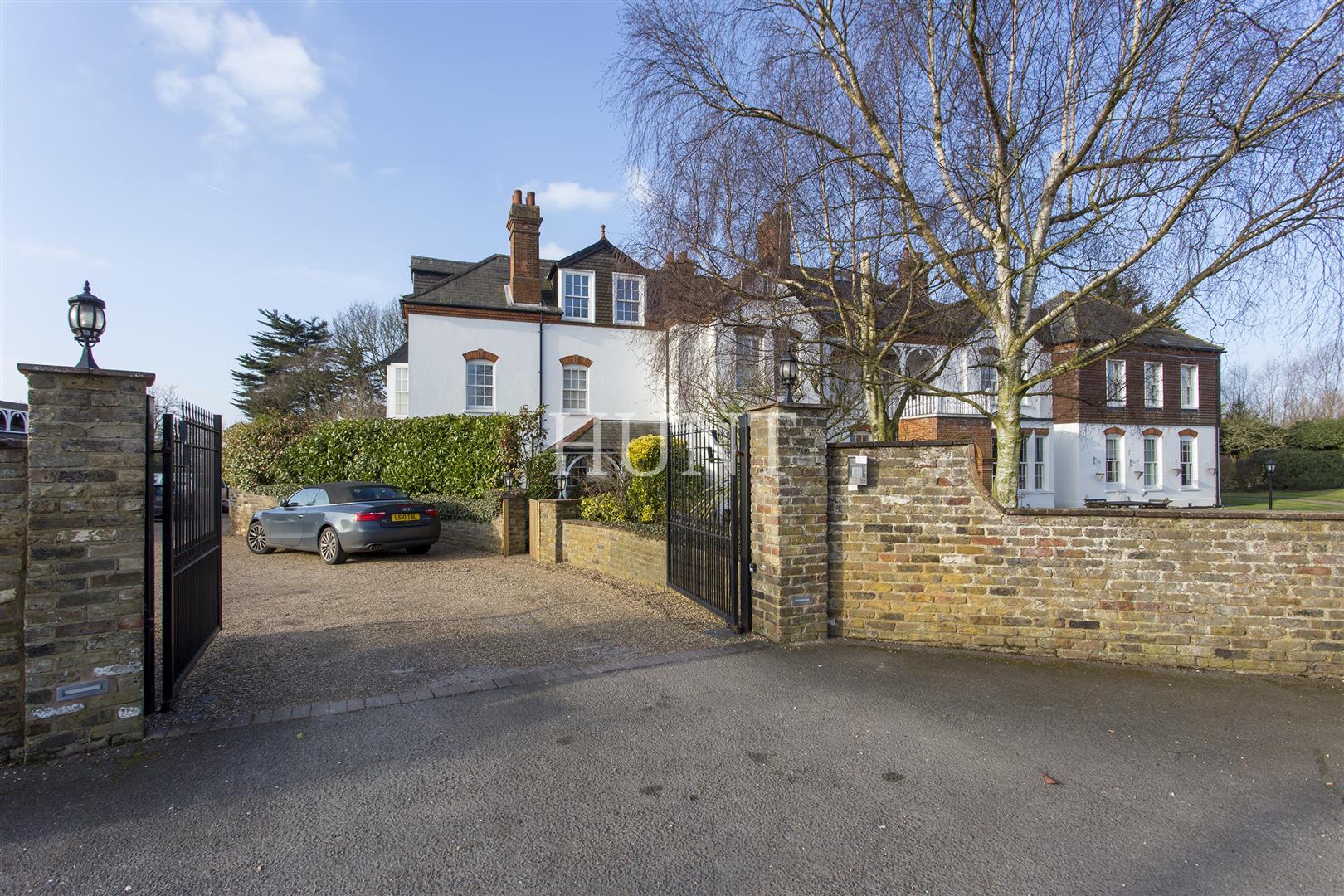 Burnt House, Chigwell, IG7 - Slide 10