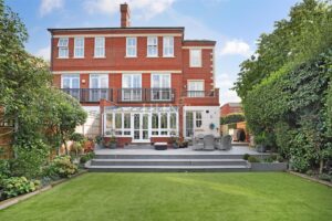 Rosebury Square, Woodford Green, IG8