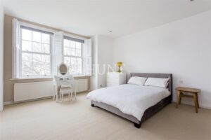 Burnt House, Chigwell, IG7