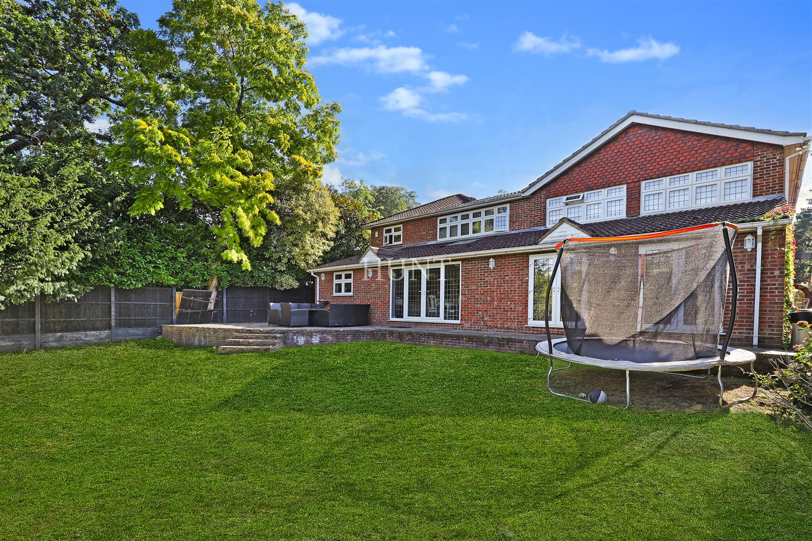 High Road, Chigwell, IG7 - Slide 12