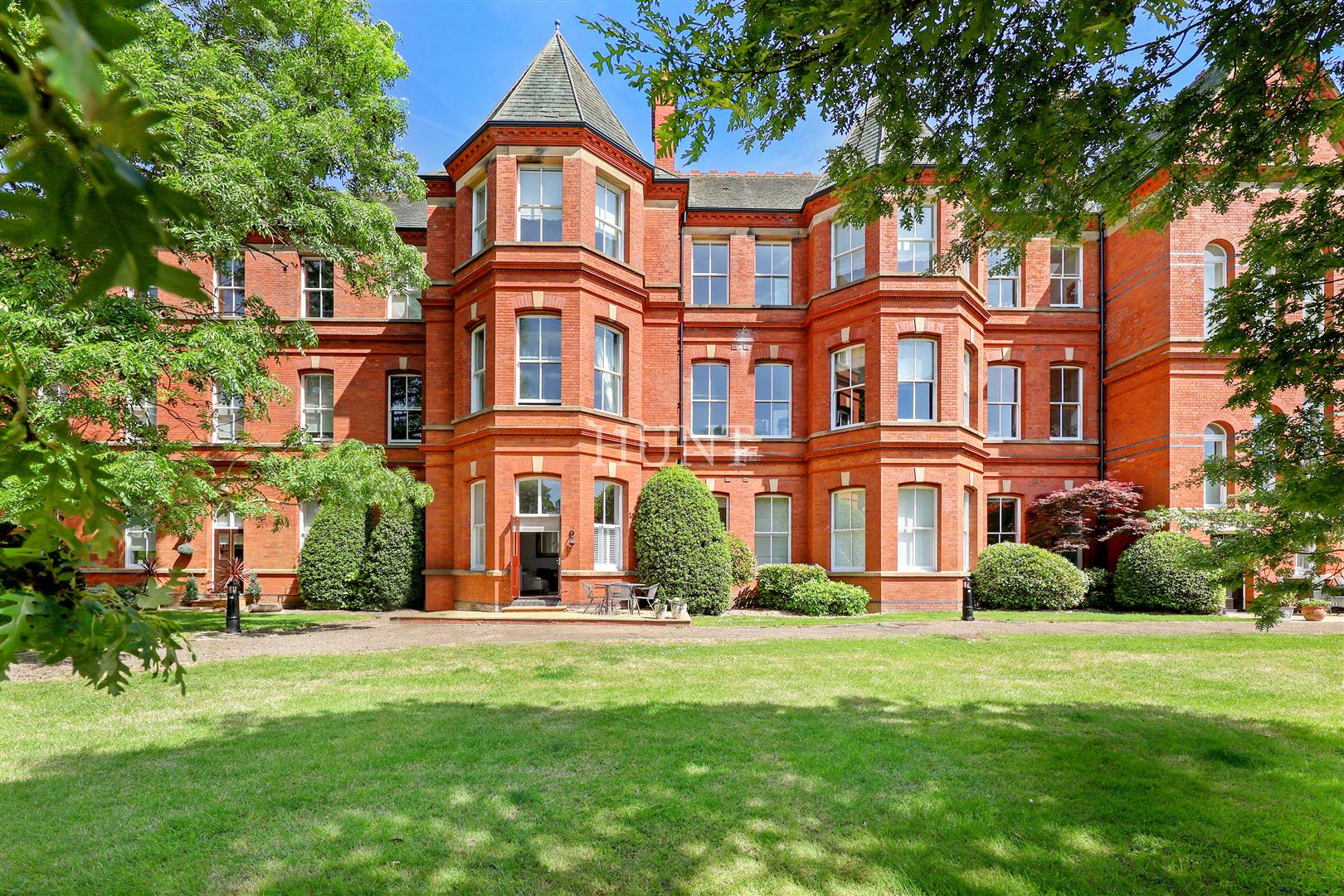 Sutherland House, Woodford Green, IG8 - Slide 13