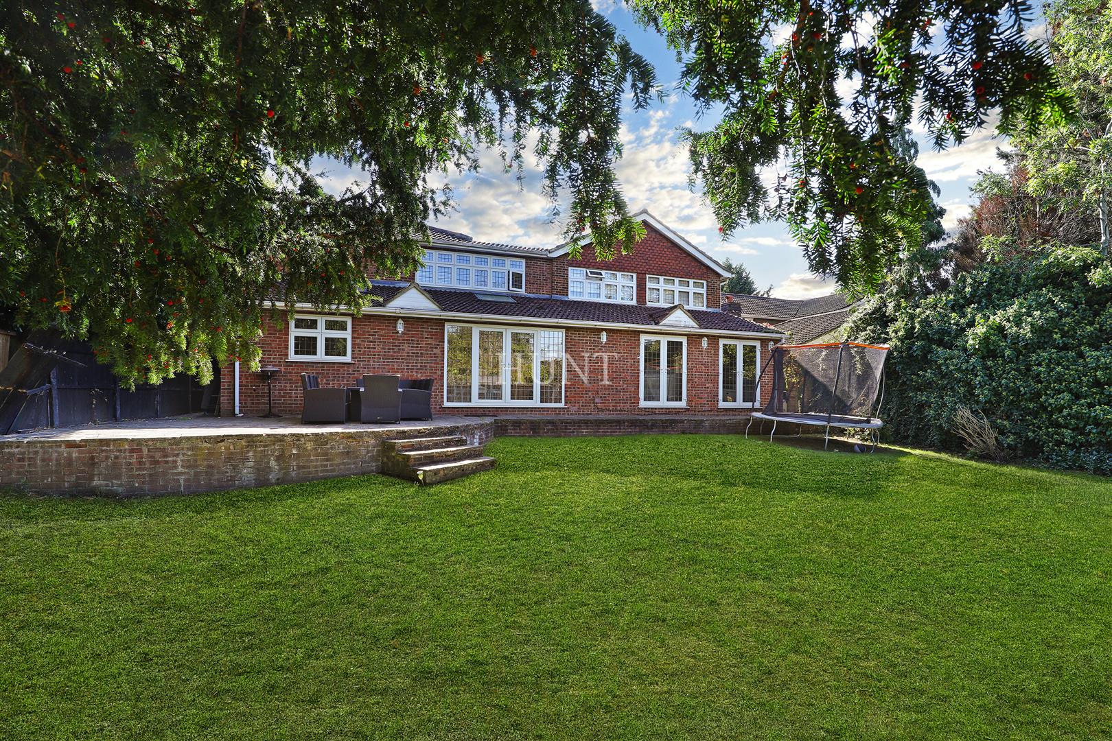 High Road, Chigwell, IG7 - Slide 13