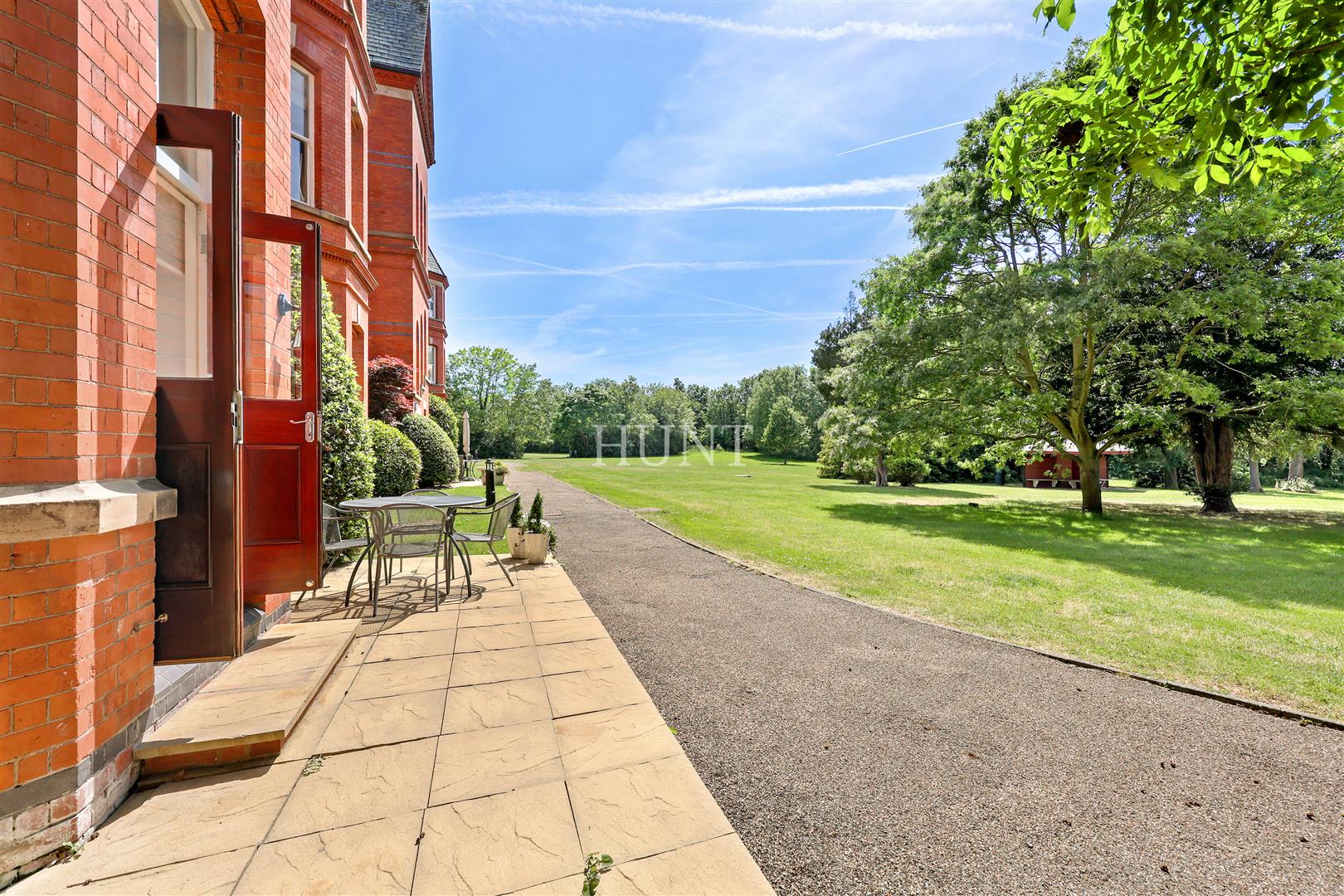 Sutherland House, Woodford Green, IG8 - Slide 16