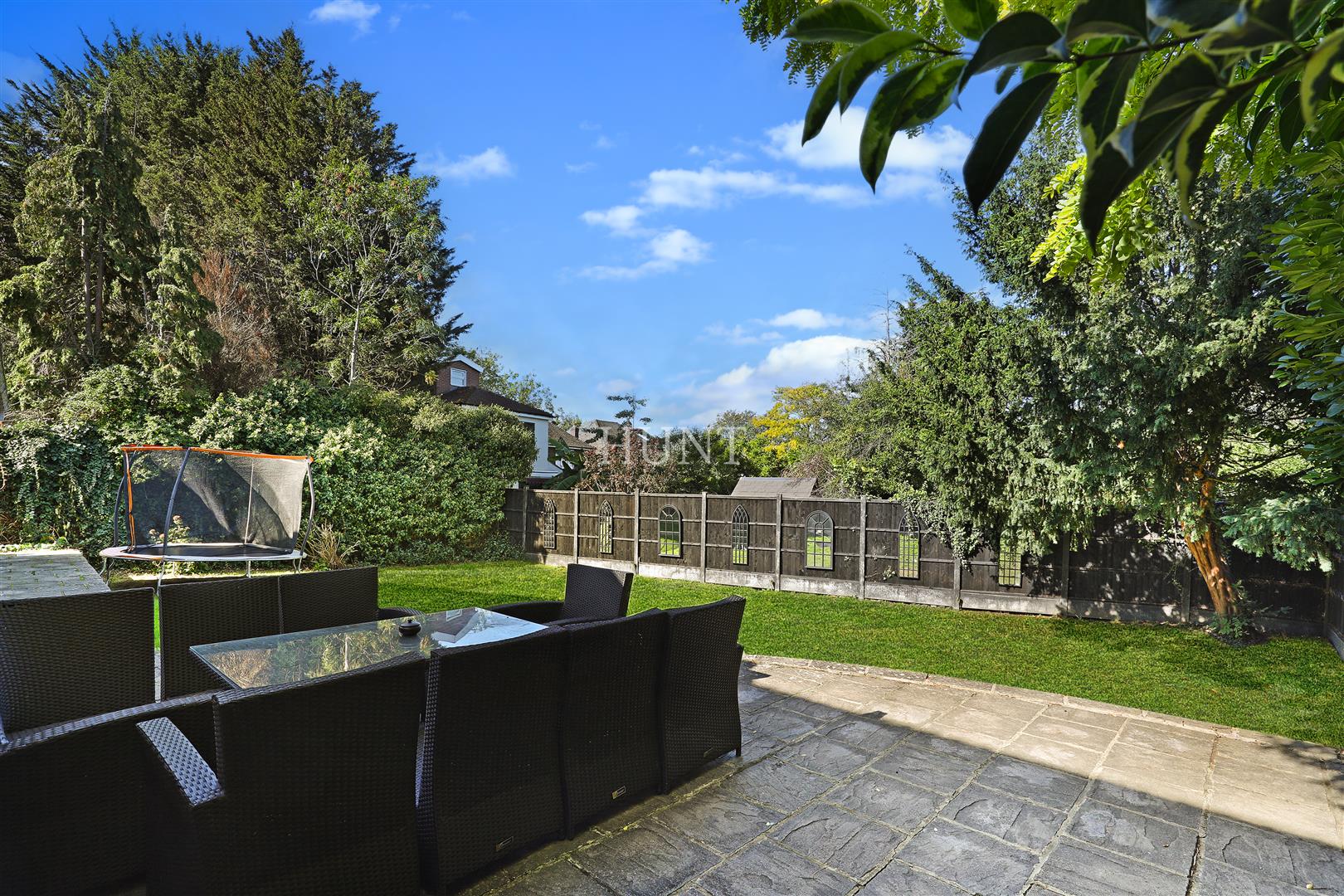 High Road, Chigwell, IG7 - Slide 18