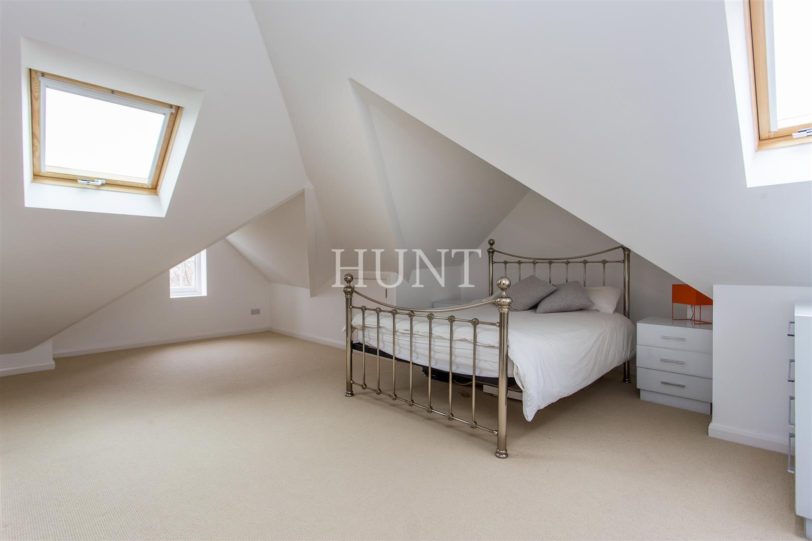 Burnt House, Chigwell, IG7 - Slide 18