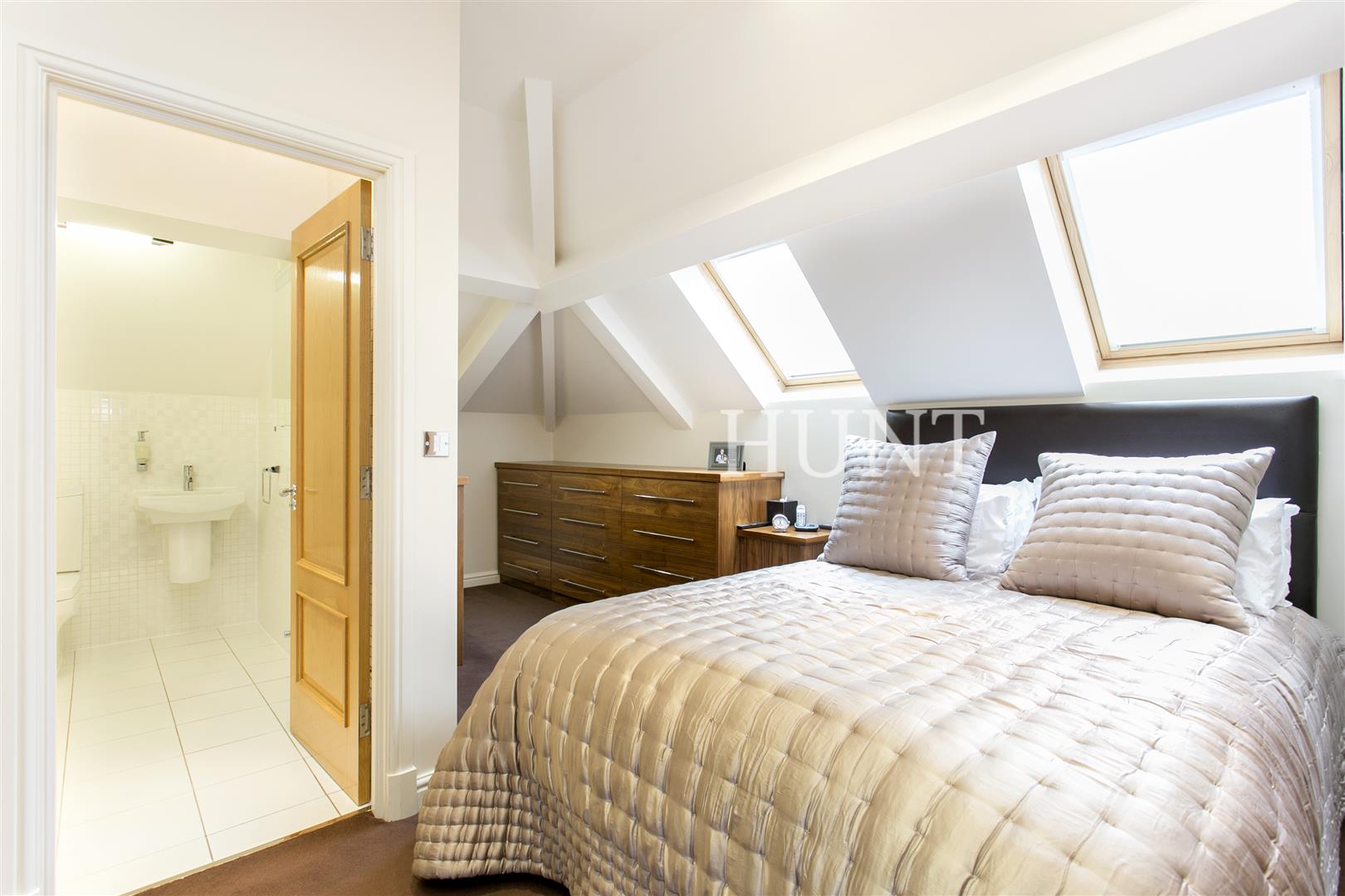 Montague House, Woodford Green, IG8 - Slide 20