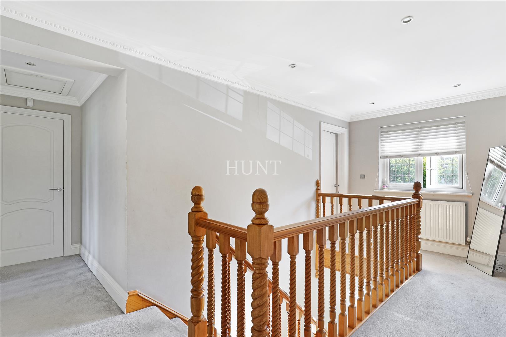 High Road, Chigwell, IG7 - Slide 3