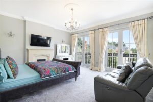 Brandesbury Square, Woodford Green, IG8