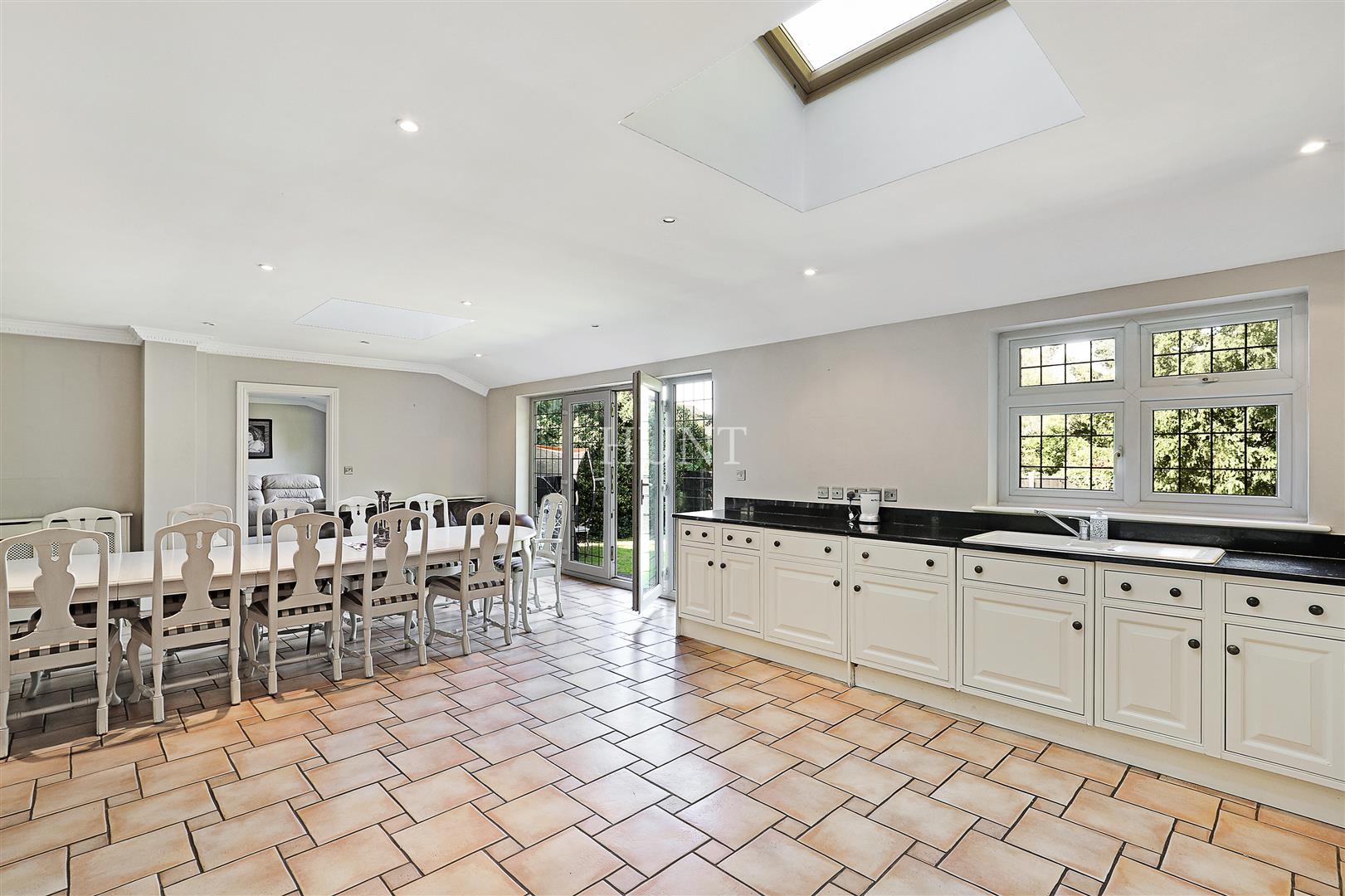 High Road, Chigwell, IG7 - Slide 25