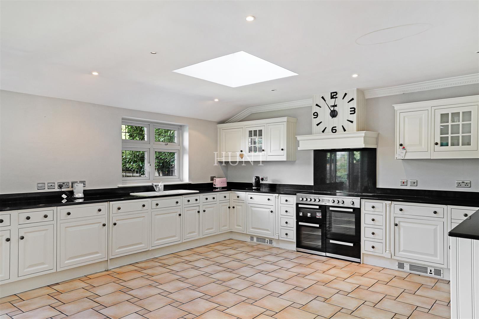 High Road, Chigwell, IG7 - Slide 26
