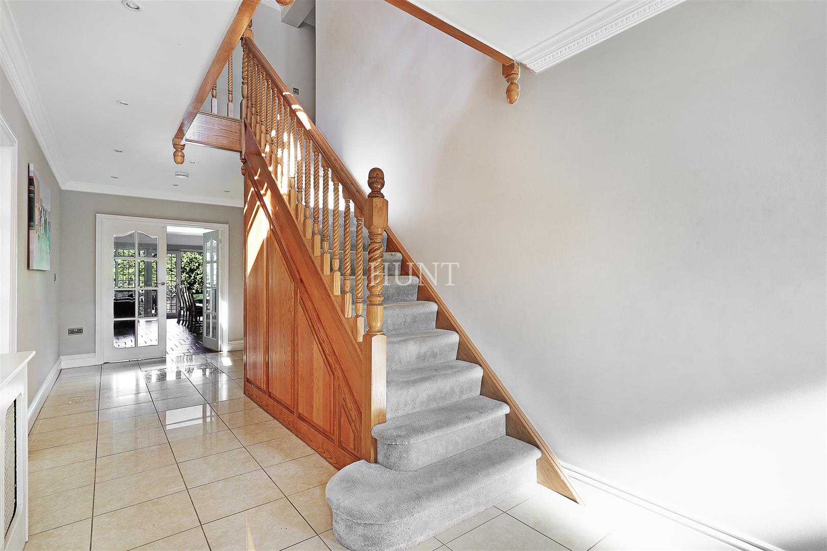 High Road, Chigwell, IG7 - Slide 27