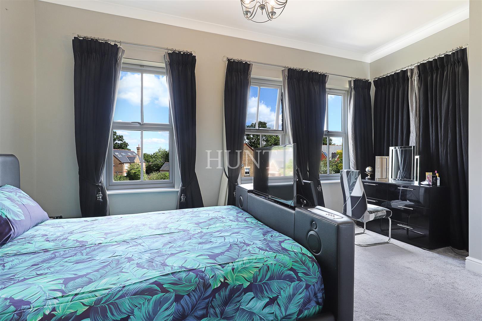 Brandesbury Square, Woodford Green, IG8 - Slide 28