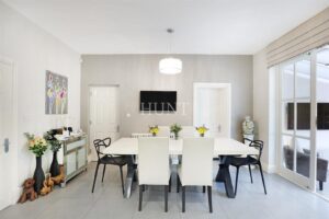 Rosebury Square, Woodford Green, IG8