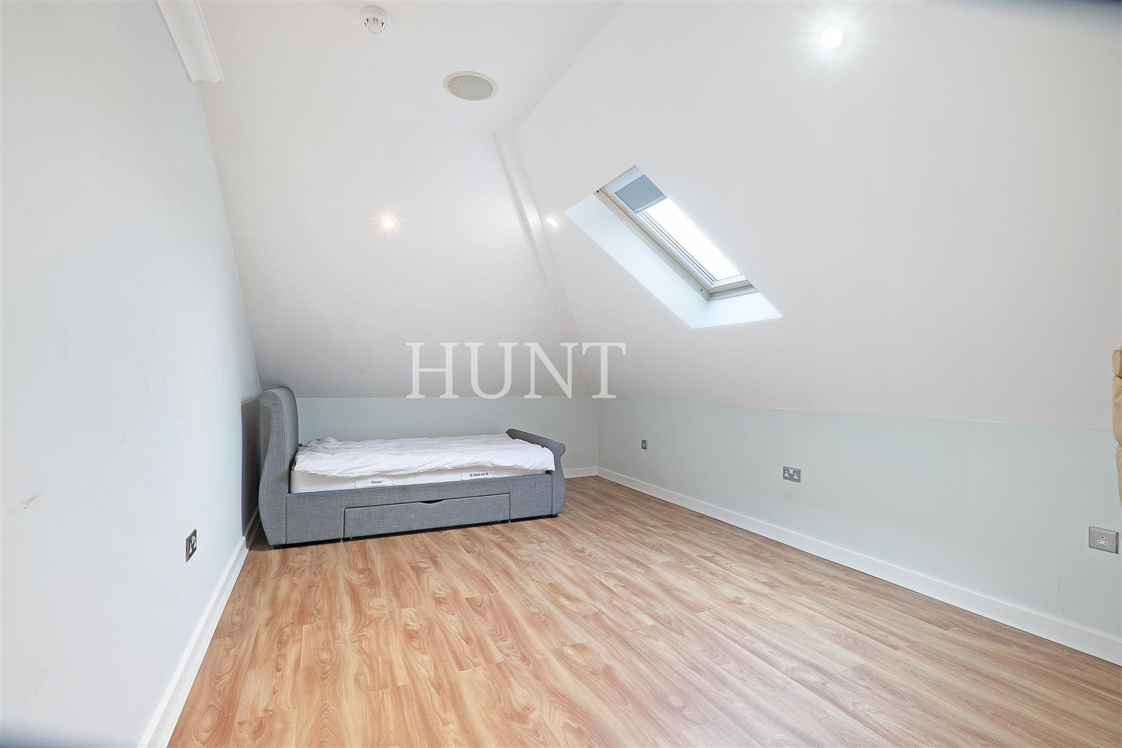 The Manor, Woodford Green, IG8 - Slide 35