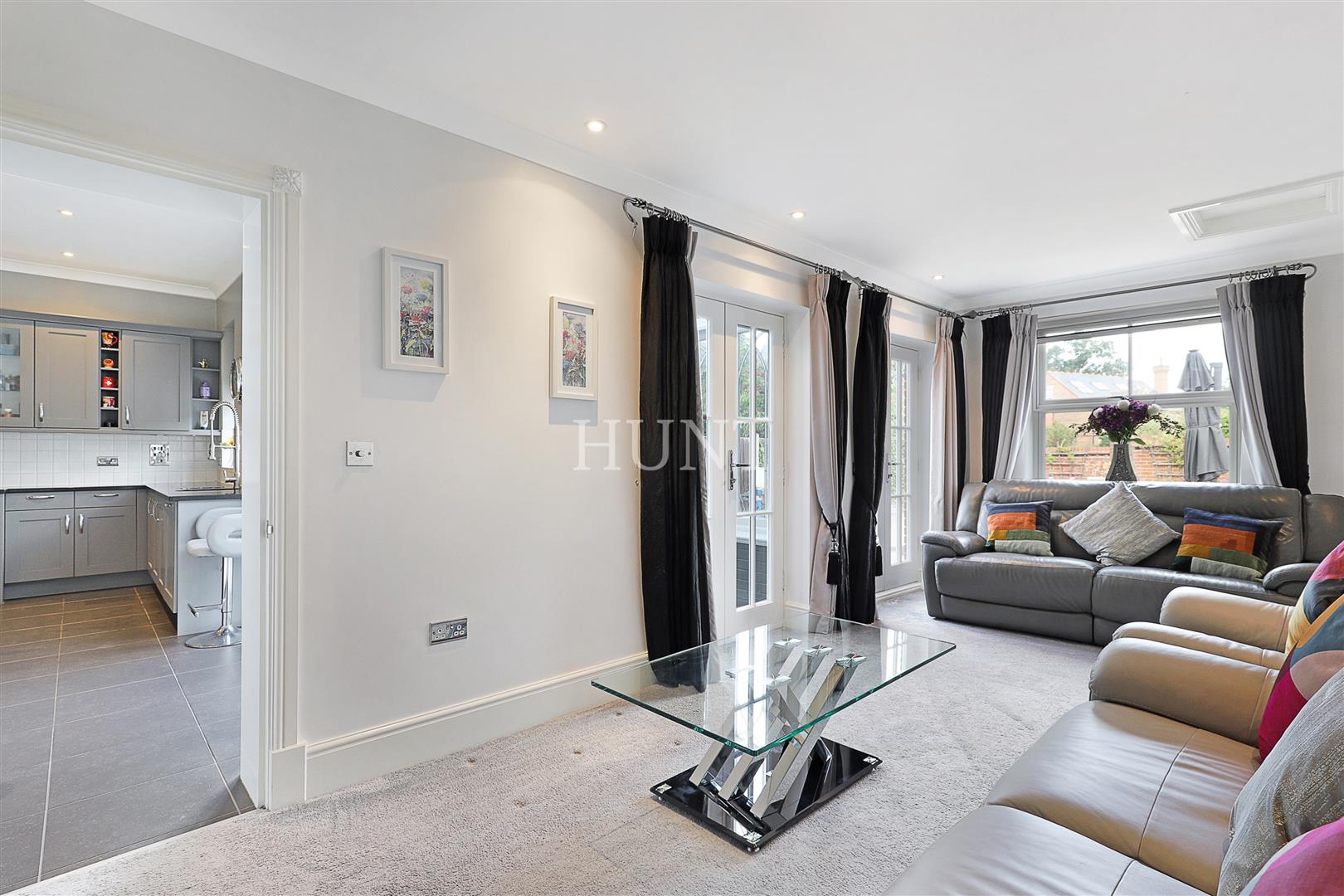 Brandesbury Square, Woodford Green, IG8 - Slide 39