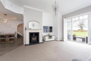 Burnt House, Chigwell, IG7