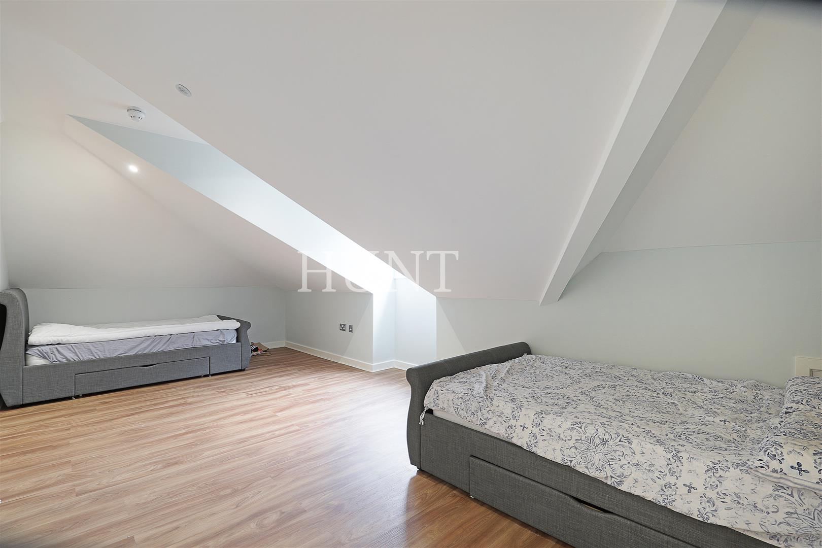 The Manor, Woodford Green, IG8 - Slide 5