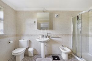 High Road, Chigwell, IG7