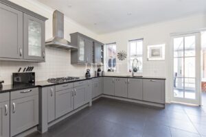 Brandesbury Square, Woodford Green, IG8