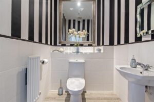 Brandesbury Square, Woodford Green, IG8