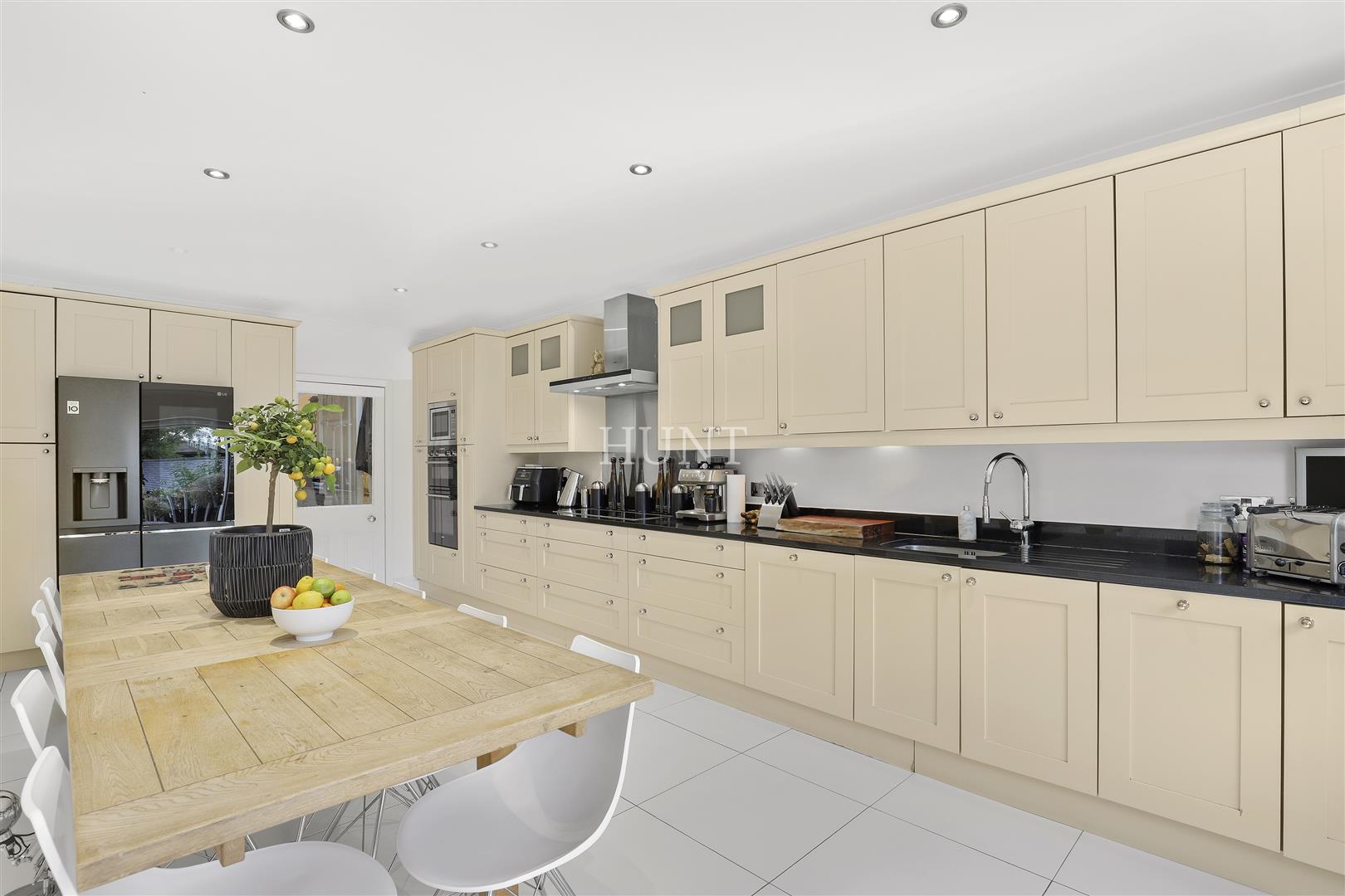 Broomhill Road, Woodford Green, IG8 - Slide 6