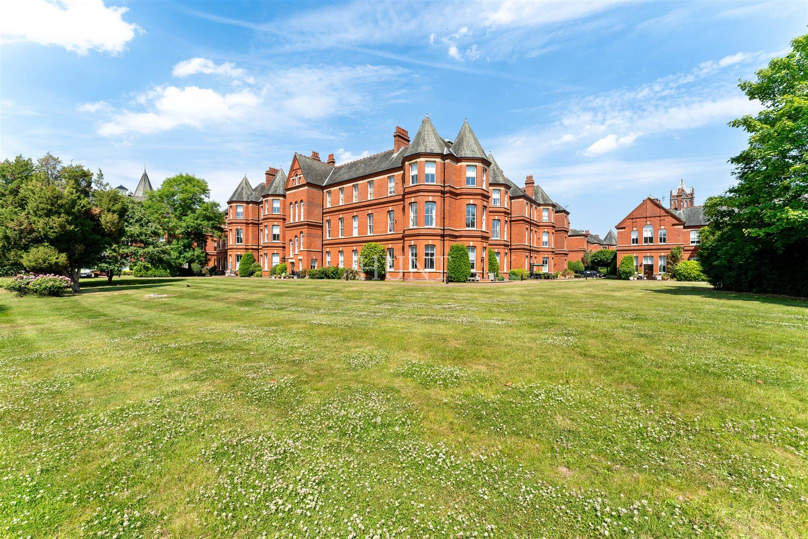 Sutherland House, Woodford Green, IG8 - Slide 8