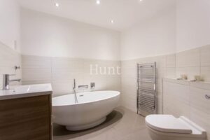 Burnt House, Chigwell, IG7