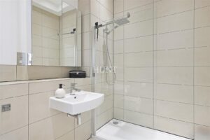Brandesbury Square, Woodford Green, IG8
