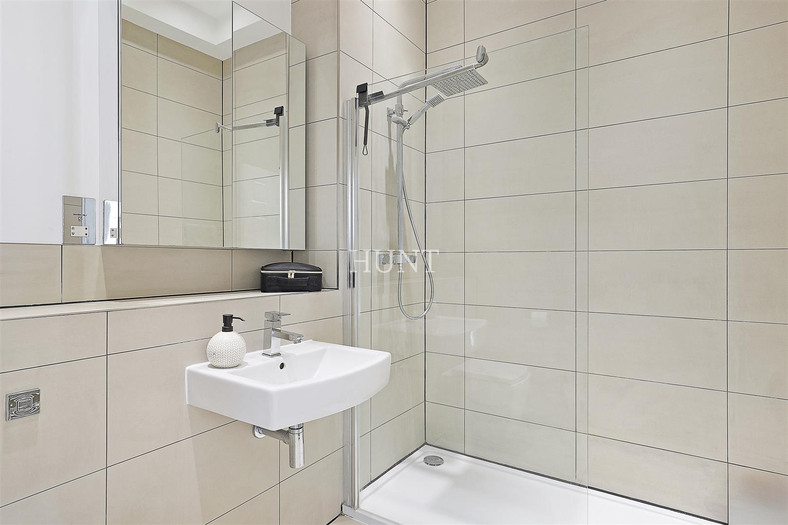 Brandesbury Square, Woodford Green, IG8 - Slide 8