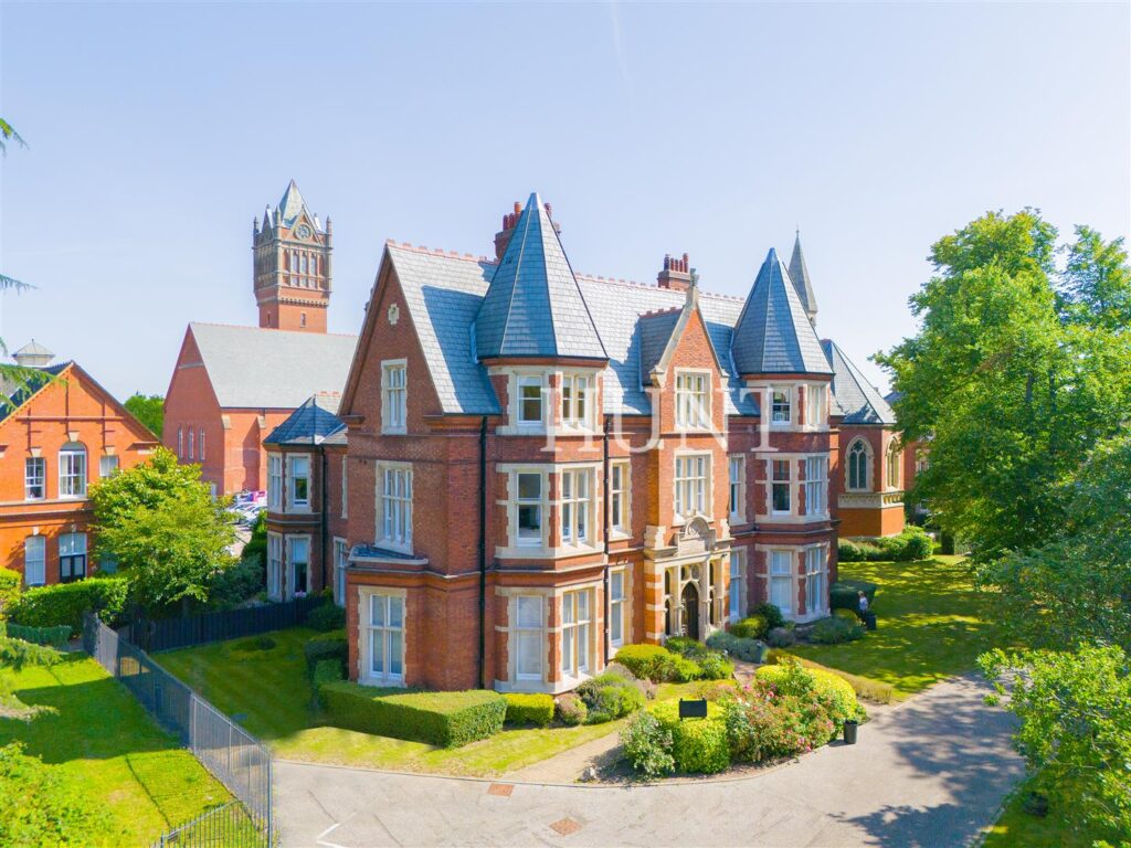 Montague House, Woodford Green, IG8