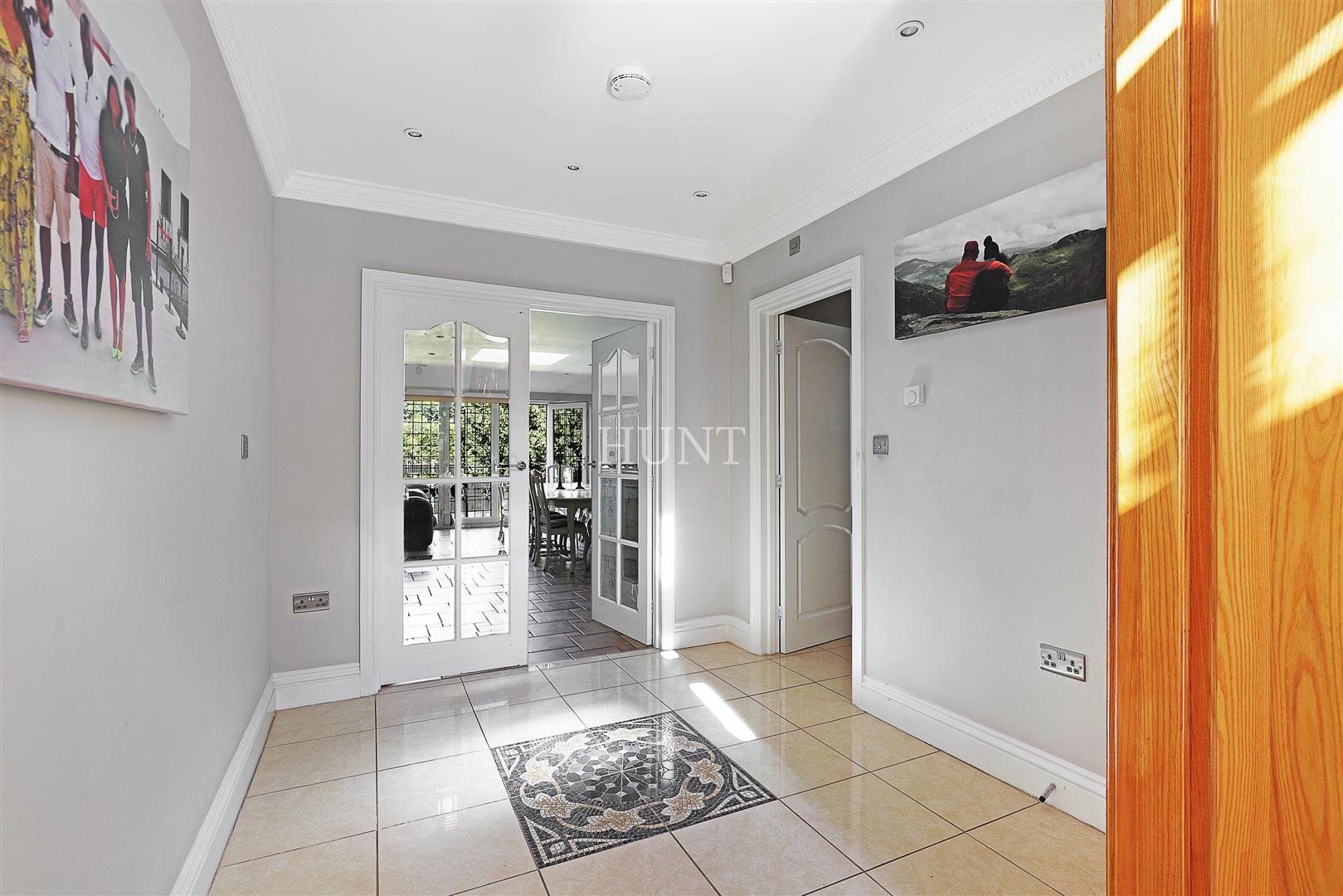 High Road, Chigwell, IG7 - Slide 10