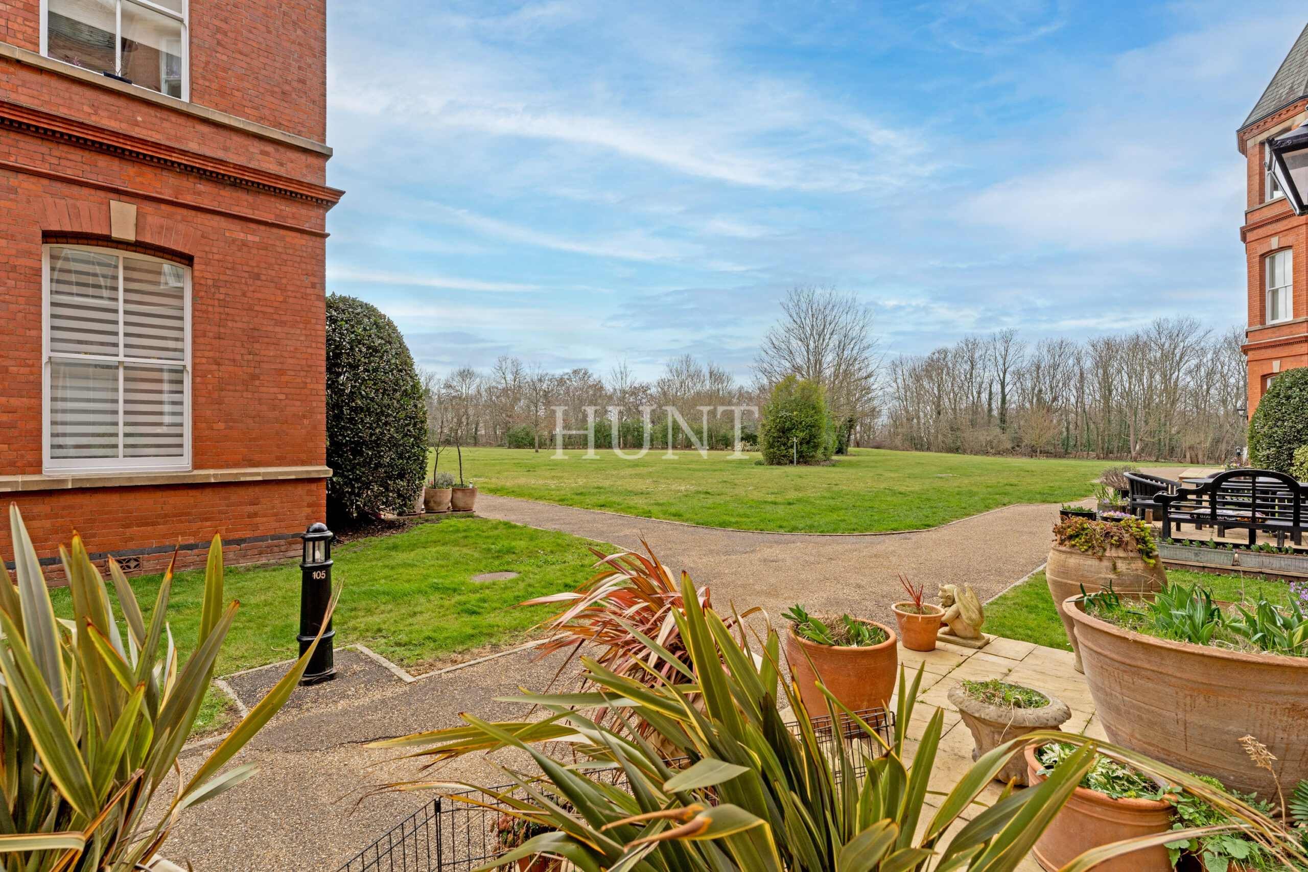 Sutherland House, Repton Park, Woodford Green IG8 - Slide 21