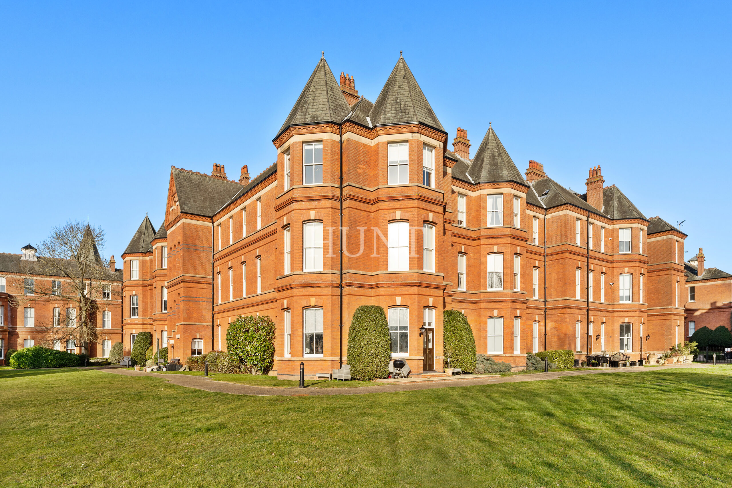 Sutherland House, Repton Park, Woodford Green IG8 - Slide 19