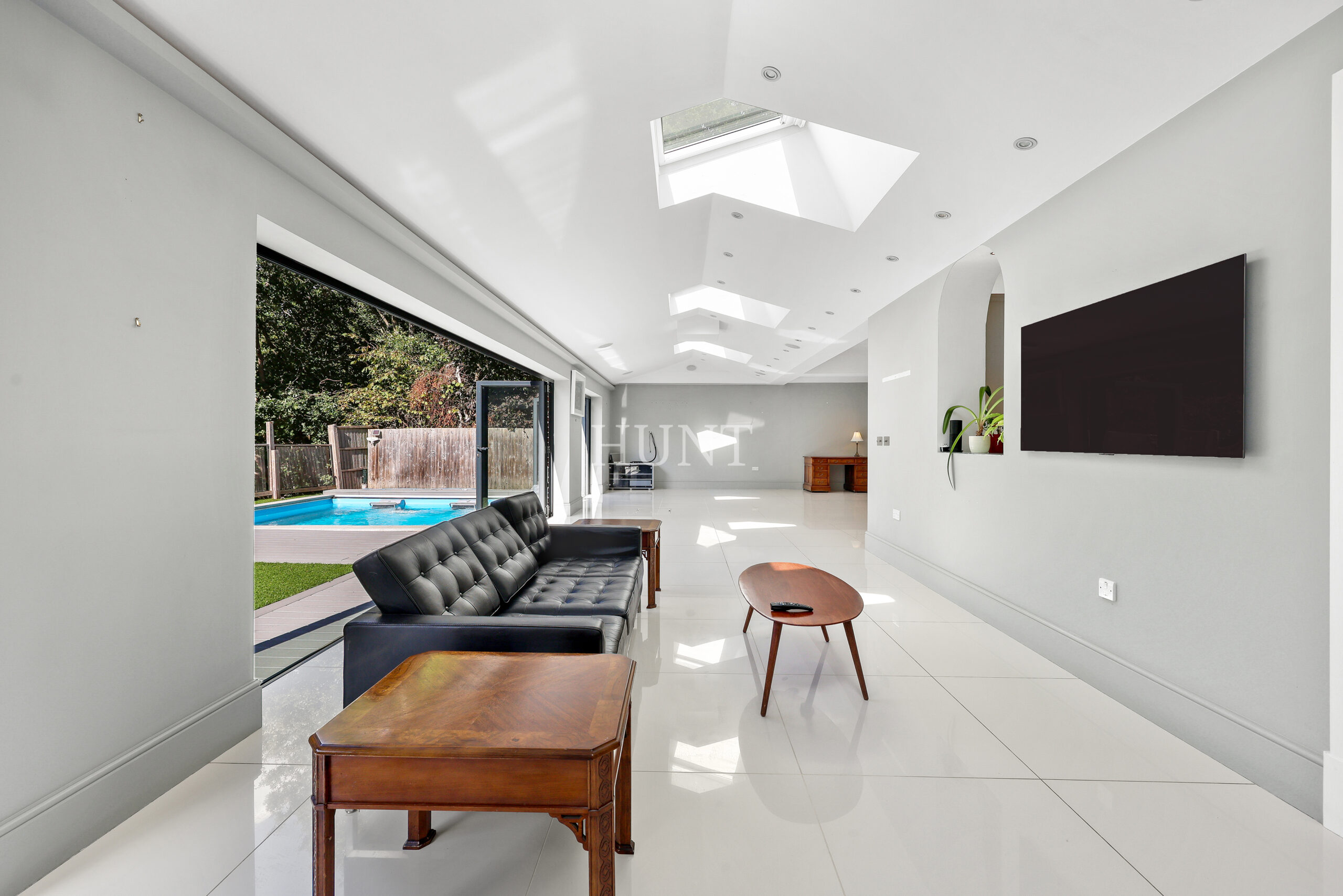 Regents Drive, Repton Park, Woodford Green, IG8 - Slide 9
