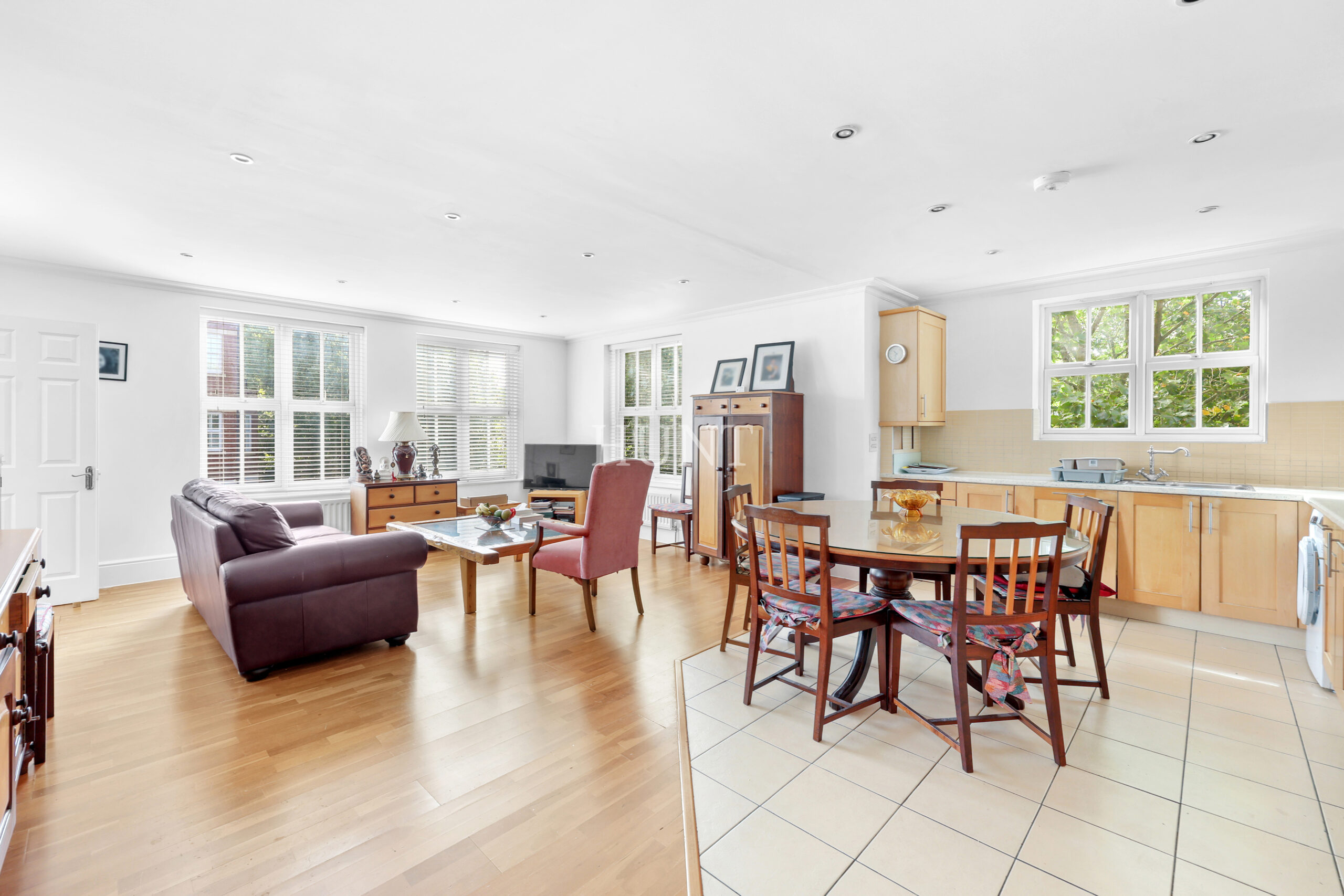 Cheltenham House, Repton Park, Woodford Green, Essex, IG8 - Slide 7