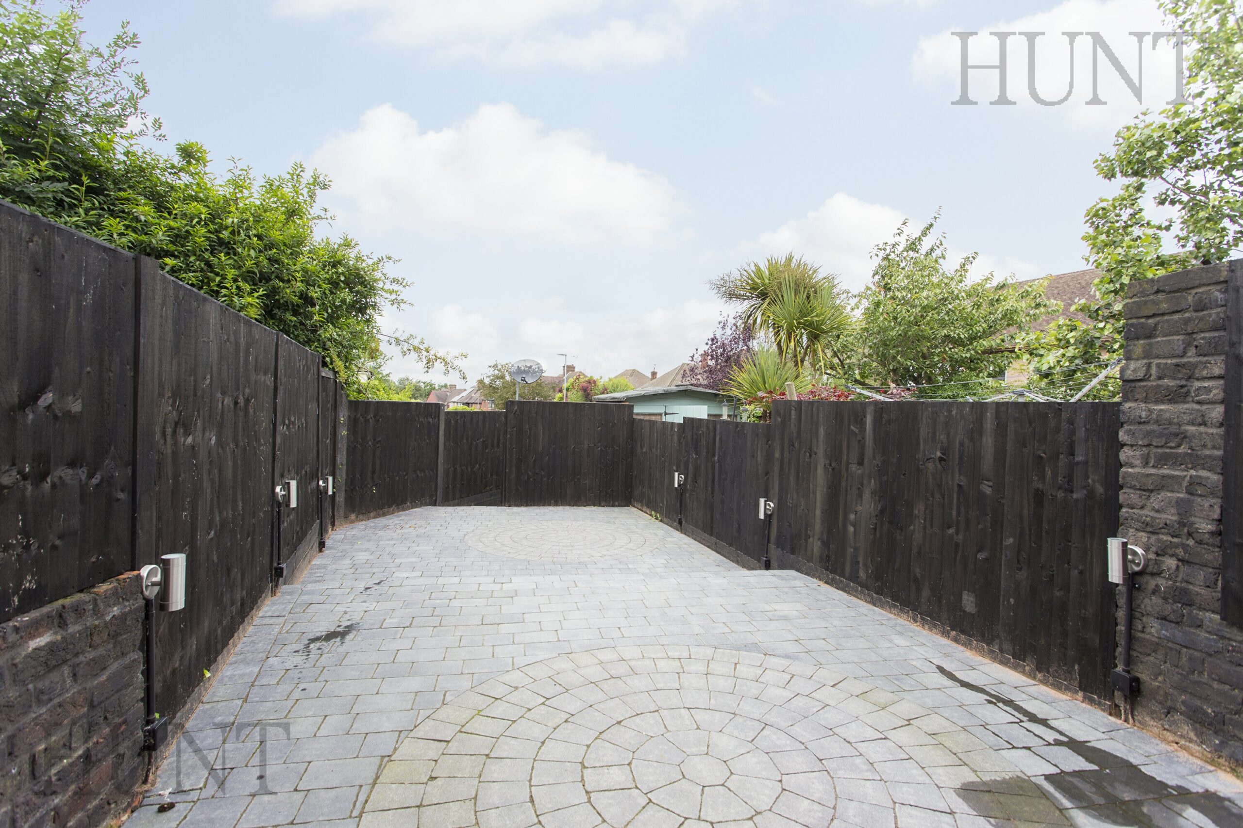The Lanterns, High Road Chigwell, Essex, IG7 - Slide 9
