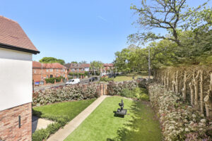 Manor Road Chigwell, IG7 - Cover